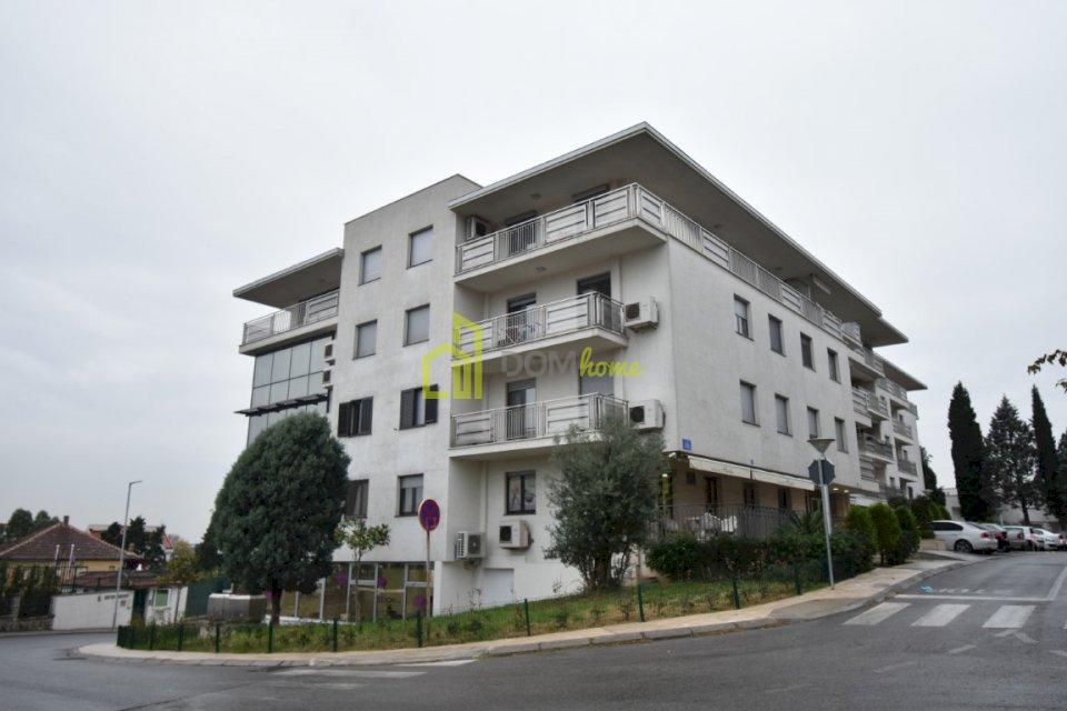 Dvosoban stan 80m2, Gorica C